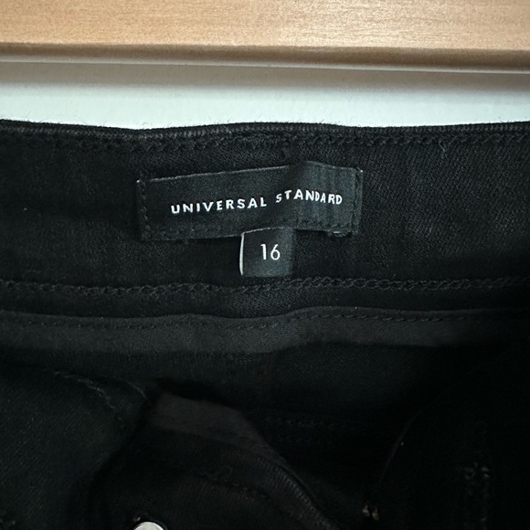 Universal Standard Black Straight Leg Jeans - Picture 4 of 5